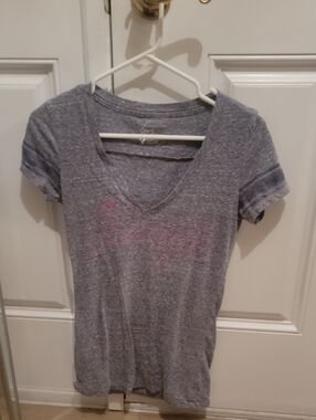 American Eagle Short Sleeved Gray, Pink, & Purple Tee. Pink stitching. Size SM.